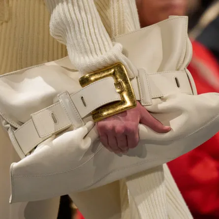 حقيبة من بالمان Balmain - الصورة من Launchmetrics/Spotlight ©