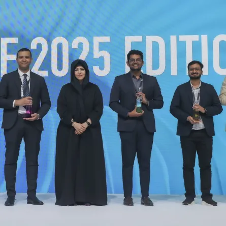 لطيفة بنت محمد بن راشد مع المبتكرين الفائزين