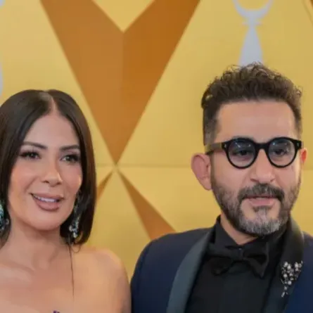 أحمد حلمي ومنى زكي خلال حفل joy awards 2025- الصورة من المكتب الإعلامي لمجموعة mbc