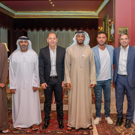 وفد الإمارات فى منزل عادل إمام - الصورة من حساب محمد إمام