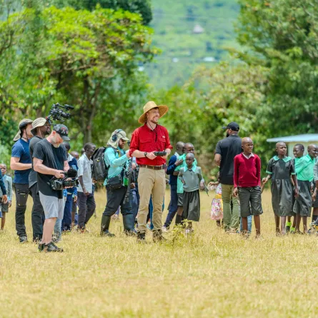 مستر بيست يدعم الأعمال الخيرية من خلال مبادرة بالتعاون مع قمة المليار متابع - الصورة من وكالة الأنباء الإماراتية "وام"
