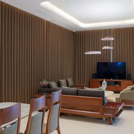 أثاث خشبي في منطقة المعيشة