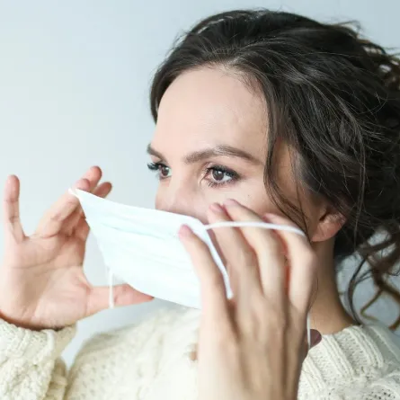 امرأة ترتدي كمامة- المصدر:Pexels-polina-tankilevitch