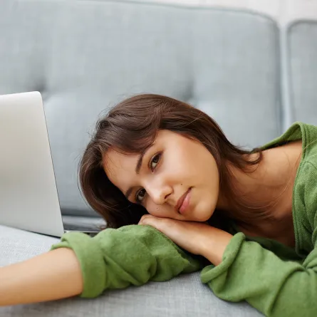 امرأة تشعر بالكسل-   Image by pvproductions on Freepik