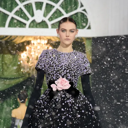 فستان من ريتشارد كوين Richard Quinn - الصورة من Launchmetrics/Spotlight ©