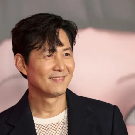 لي جونغ جاي في حفل افتتاح فيلم "Squid Game" في نيويورك (Lee Jung-jae in New York City). مصر الصورة:  Michael Loccisano/Getty Images/AFP  IMAGES NORTH AMERICA / Getty Images via AFP