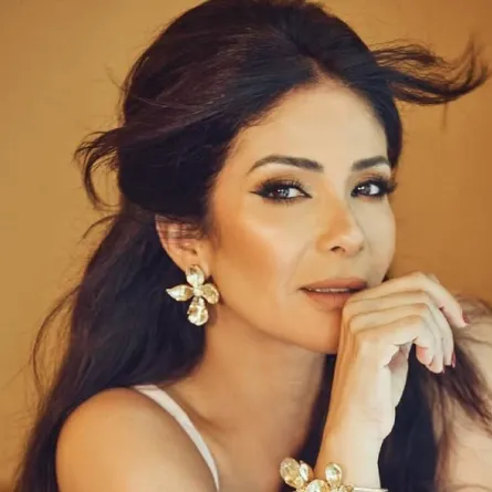 أحمد حلمي وجميلة عوض وزوجها أبرز الحضور.. نجوم في العرض الخاص لفيلم لست دعماً لـ منى زكي