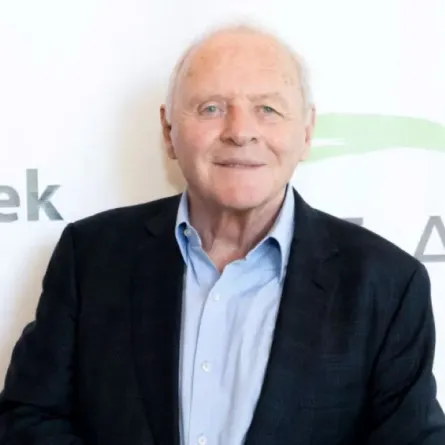 أنتوني هوبكنز في لوس أنجلوس، كاليفورنيا (Anthony Hopkins in Los Angeles, California). مصدر الصورة: Greg Doherty/Getty Images/AFP