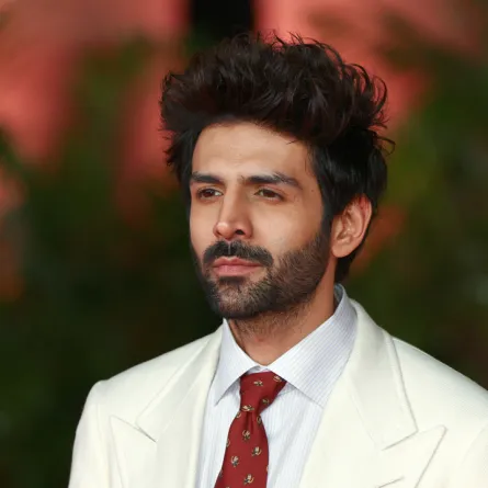 كارتيك آريان ( ‏Kartik Aaryan‏) في مهرجان البحر الأحمر السينمائي 2025. مصدر الصورة: ‏‎(Photo by Tim P. Whitby/Getty ‎Images for The Red Sea International Film Festival)‎