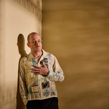 دارين أرونوفسكي في مهرجان البحر الأحمر السينمائي الدولي 2025 ( Darren Aronofsky at the Red Sea International Film Festival ). مصدر الصورة: Tristan Fewings/Getty Images for The Red Sea International Film Festival