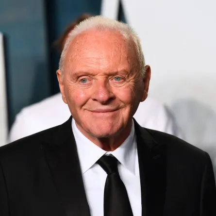 أنتوني هوبكنز حفل فانيتي فير لجوائز الأوسكار لعام 2022 (Anthony Hopkins attends the 2022 Vanity Fair Oscar Party). مصدر الصورة: Patrick T. FALLON / AFP