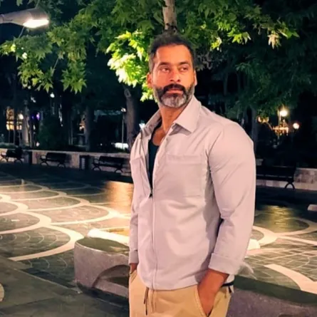 حسين المهدي -الصورة  من  حسابه على إنستغرام