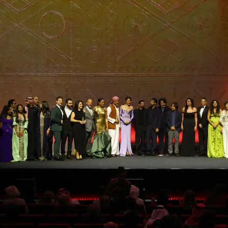 صورة جماعية للفائزين بجوائز اليسر - مصدر الصورة Tim P. Whitby/Getty Images for The Red Sea International Film Festival