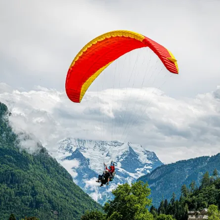 الطيران الشراعي هي تجربة تجمع بين الإثارة والجمال الطبيعي 