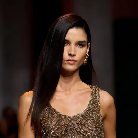 أكثر طرق العناية بالشعر شيوعا في عام 2025