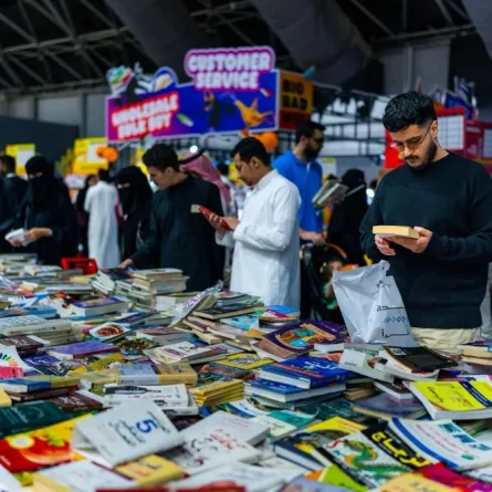 إقبال واسع ولافت على منطقة الكتب المخفضة بمعرض جدة للكتاب 2025