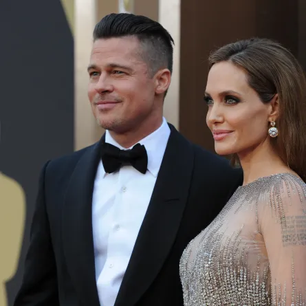 براد بيت Brad Pitt وأنجلينا جولي Angelina Jolie في حفل توزيع جوائز الأوسكار الـ 86. مصدر الصورة من ROBYN BECK / AFP