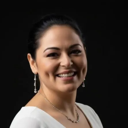 نيفين مندور- الصورة من صفحتها الرسمية على الفيس بوك