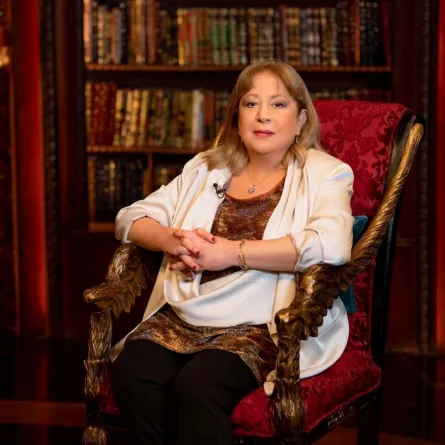 سمية الألفي - الصورة من حساب ابنها أحمد الفيشاوي على انستغرام