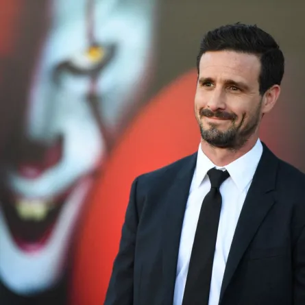 جيمس رانسون في مسرح ريجنسي فيليدج في ويستوود، كاليفورنيا (James Ransone at the Regency Village theatre in Westwood, California). مصدر الصورة: Robyn Beck / AFP