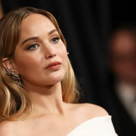 جينيفر لورانس Jennifer Lawrence في حفل Governors Awards. مصدر الصورة: VALERIE MACON / AFP