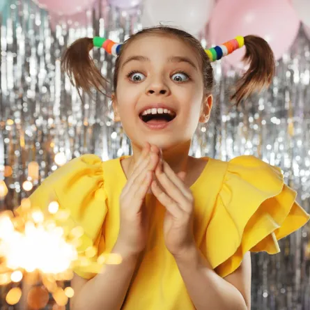 صورة طفلة في المرحلة الإعدادية