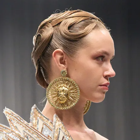 تسريحات شعر مرفوعة لحفل رأس السنة 2026 