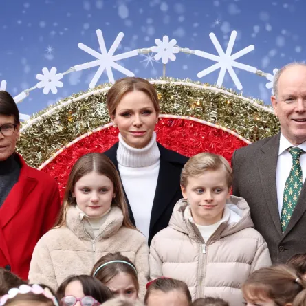 الأميرة ستيفاني، والأميرة غابرييلا، والأميرة شارلين، والأمير جاك، والأمير ألبرت الثاني في قصر موناكو في موناكو (Princess Stephanie, Princess Gabriella, Princess Charlene, Prince Jacques and Prince Albert II at the Monaco Palace in Monaco). مصدر الصورة: Valery HACHE / AFP