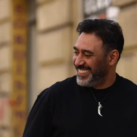 عمرو مصطفى - الصورة من صفحته الرسمية على الفيس بوك