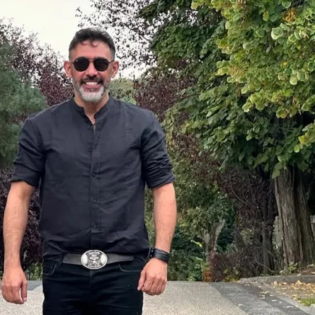 عمرو مصطفى عن عمرو دياب: "أنا اديته كل حياتي"