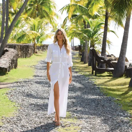 جلسة تصوير لماركة ميليسا أوداباش  Melissa Odabash على شاطئ البحر- الصورة من العلاقات العامة 