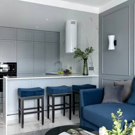 شقة تتبع النمط المفتوح في الديكور بألوان راقية