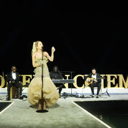 ريتا أورا في حفل المرأة في السينما (Daniele Venturelli/Getty Images for The Red Sea International Film Festival)