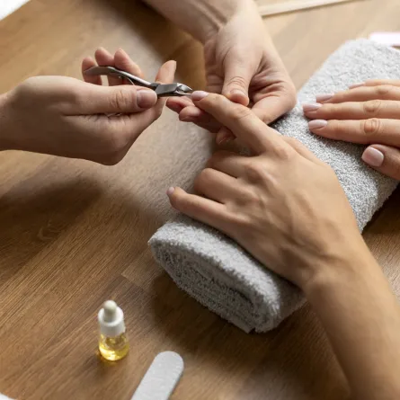 تفسير حلم قص الأظافر للعزباء- مصدر الصورة: Freepik