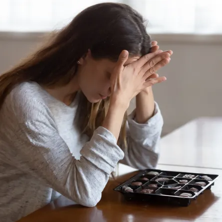 سيدة تعاني من اضطراب القلق