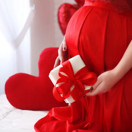 10 طرق ممتعة للاحتفال بالعام الجديد في أثناء الحمل