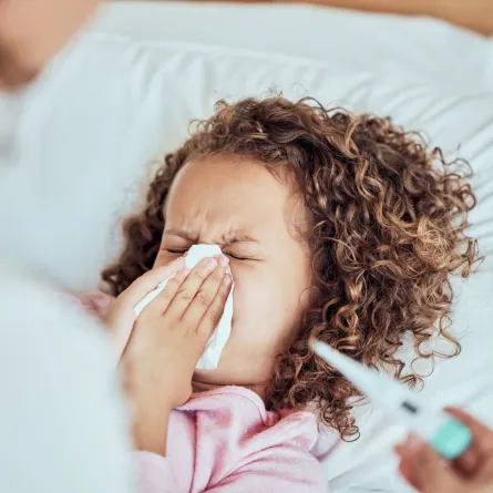 صورة طفلة مصابة بالبرد