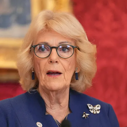 الملكة كاميلا في قصر سانت جيمس بلندن ( Queen Camilla at St. James's Palace in London ). مصدر الصورة: YUI MOK / POOL / AFP