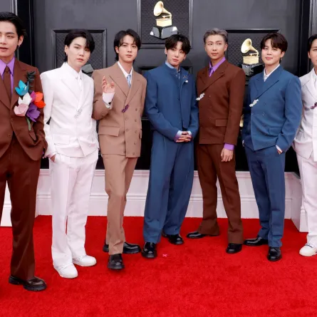 أعضاء فرقة BTS في حفل توزيع جوائز غرامي 2022. مصدر الصورة: Frazer Harrison / GETTY IMAGES NORTH AMERICA / Getty Images via AFP