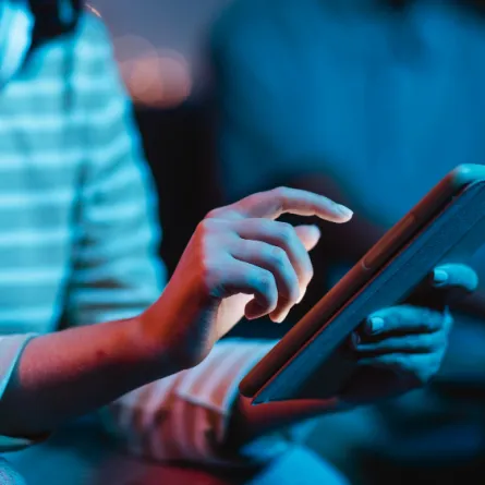 فرط استخدام التكنولوجيا يسبب الخمول - المصدر freepik