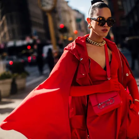 إطلالة ستريت ستايل بالحقيبة - الصورة من Launchmetrics/Spotlight