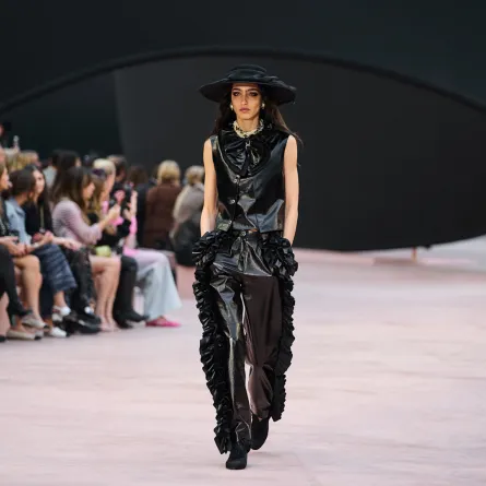 بدلة من شانيل Chanel- الصورة من Launchmetrics/Spotlight ©