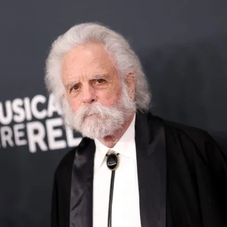 بوب وير Bob Weir في حفل توزيع جوائز غرامي 2025. مصدر الصورة: Matt Winkelmeyer/Getty Images for The Recording Academy/AFP