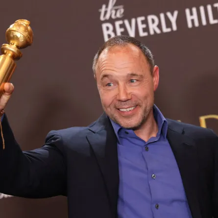 ستيفن غراهام Stephen Graham يحصد جائزة غولدن غلوب 2026. مصدر الصورة: Etienne Laurent / AFP