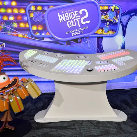 صورة لجناح فيلم "Inside Out 2" في معرض D23 احتفالاً بإطلاقه الرقمي كاليفورنيا ( A view of the Inside Out 2 Booth at D23, celebrating digital release). مصدر الصورة:Jerod Harris / GETTY IMAGES NORTH AMERICA / Getty Images via AFP