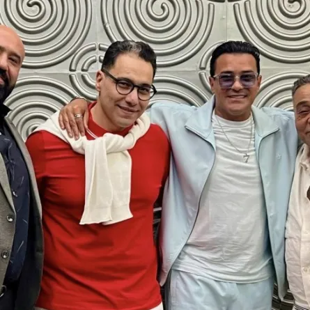 المنتج ممدوح شاهين مع محمد رجب وصنّاع مسلسل قطر صغنطوط- الصورة من صفحة محمد رجب على فيسبوك