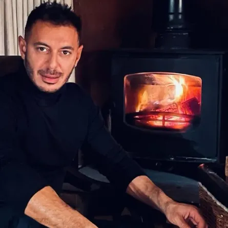 مصطفى شعبان يرزق بمولودته الأولى من هدى الناظر