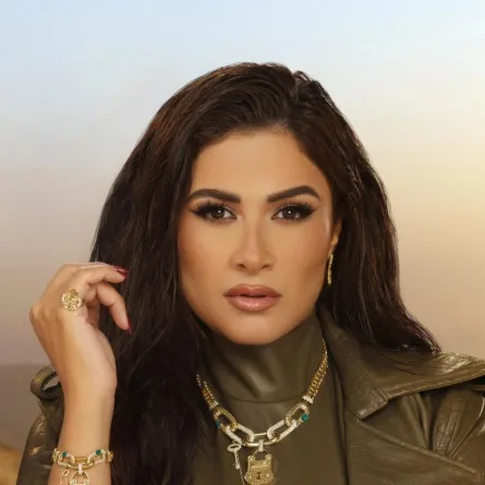 ياسمين عبد العزيز - الصورة من صفحتها على الفيس بوك