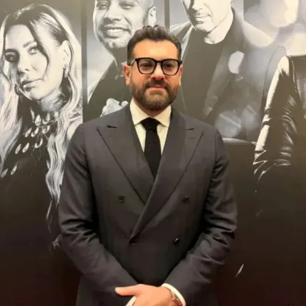 عمرو يوسف- الصورة خاصة بسيدتي من تصوير زكية البلوشي