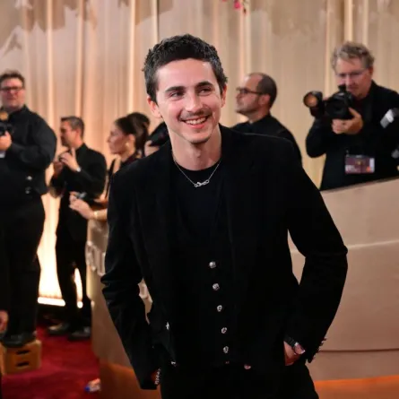تيموثي شالاميه في حفل توزيع جوائز غولدن غلوب 2026 Timothee Chalamet attends the 83rd annual Golden Globe Awards (Photo by Frederic J. Brown / AFP) / --